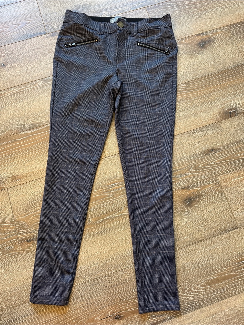 Wit & Wisdom Black and Gray Pants Label Close-Up Size: 8 B186